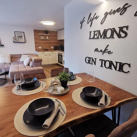 Waldblick Mit Pool Und Kinderspielplatz *