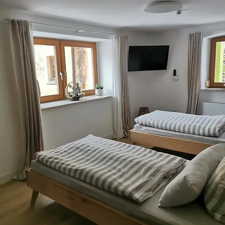 Waldblick Mit Pool Und Kinderspielplatz